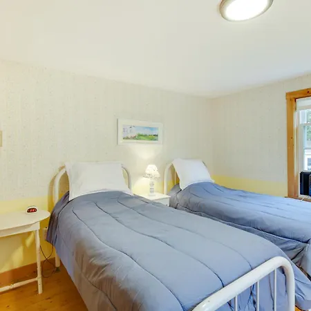 Kennebunkport Getaway With Grill Walk To Beach!